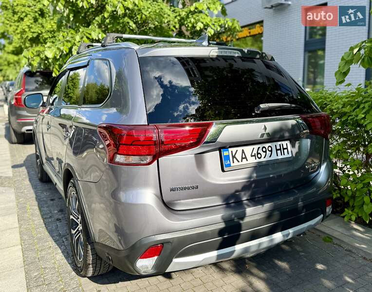 Внедорожник / Кроссовер Mitsubishi Outlander 2017 в Киеве