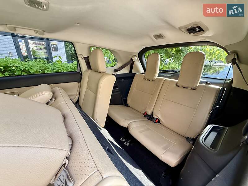 Внедорожник / Кроссовер Mitsubishi Outlander 2017 в Киеве