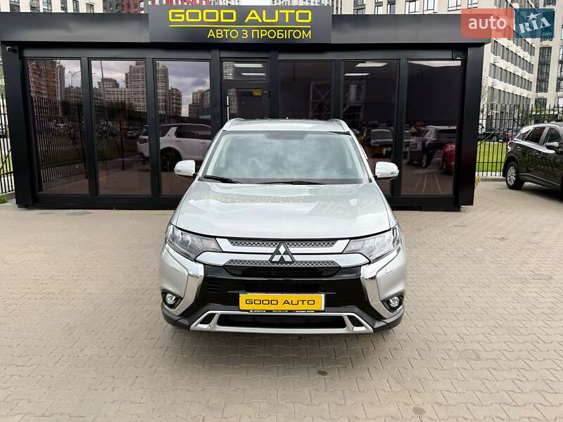 Внедорожник / Кроссовер Mitsubishi Outlander 2023 в Киеве