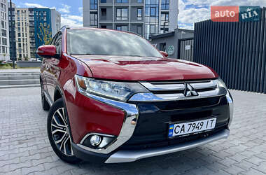 Внедорожник / Кроссовер Mitsubishi Outlander 2015 в 