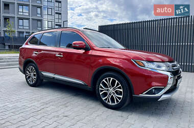 Внедорожник / Кроссовер Mitsubishi Outlander 2015 в 