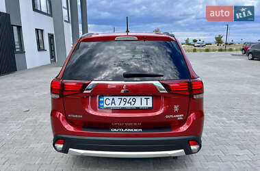 Внедорожник / Кроссовер Mitsubishi Outlander 2015 в 