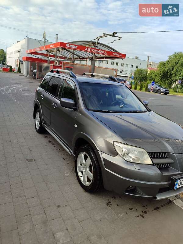Внедорожник / Кроссовер Mitsubishi Outlander 2005 в Львове