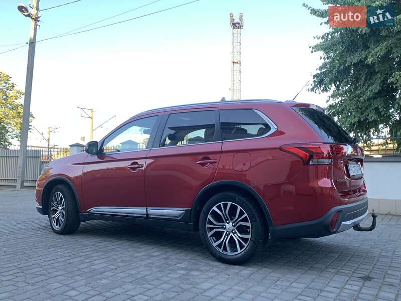 Внедорожник / Кроссовер Mitsubishi Outlander 2015 в Дрогобыче