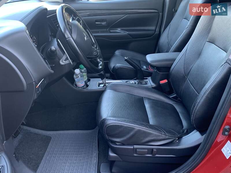 Внедорожник / Кроссовер Mitsubishi Outlander 2015 в Дрогобыче