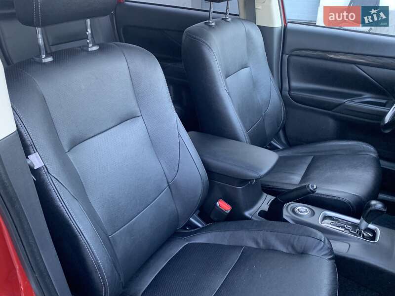 Внедорожник / Кроссовер Mitsubishi Outlander 2015 в Дрогобыче