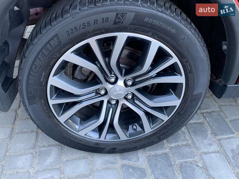Внедорожник / Кроссовер Mitsubishi Outlander 2015 в Дрогобыче