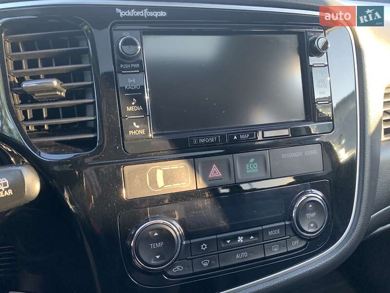 Внедорожник / Кроссовер Mitsubishi Outlander 2015 в Дрогобыче