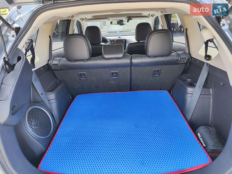 Внедорожник / Кроссовер Mitsubishi Outlander 2014 в Каменском фото 7 Внедорожник / Кроссовер Mitsubishi Outlander 2014 в Каменском