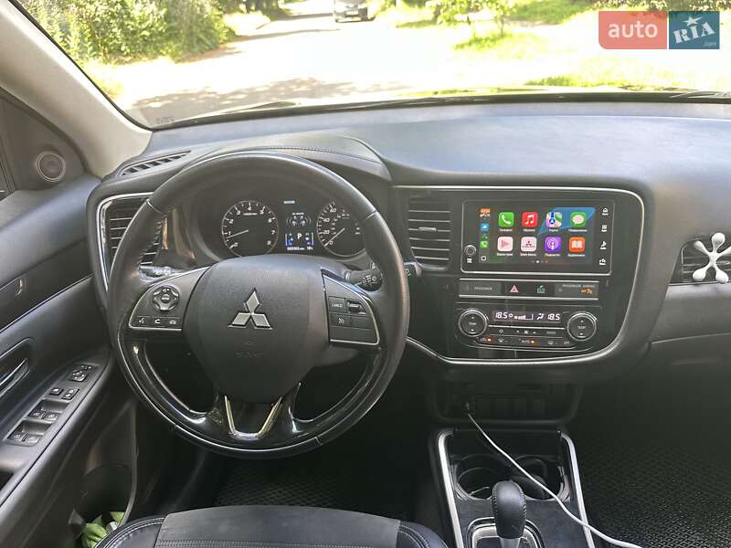 Внедорожник / Кроссовер Mitsubishi Outlander 2019 в Киеве
