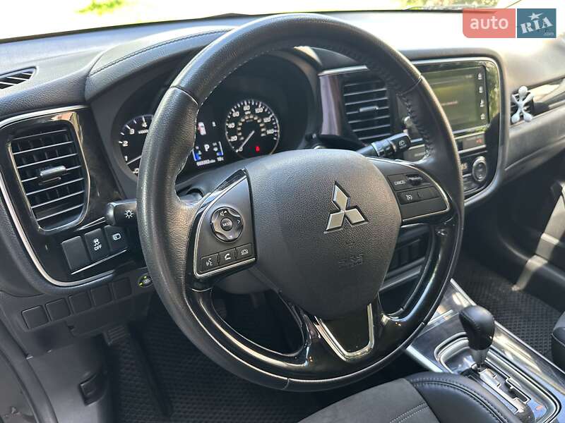 Внедорожник / Кроссовер Mitsubishi Outlander 2019 в Киеве