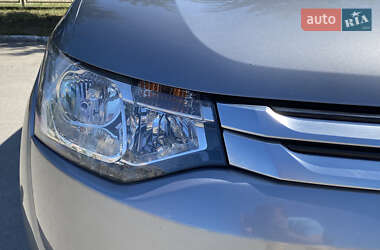 Позашляховик / Кросовер Mitsubishi Outlander 2014 в 