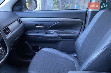 Позашляховик / Кросовер Mitsubishi Outlander 2014 в 