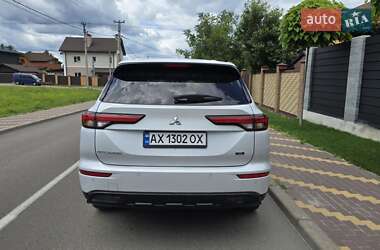 Внедорожник / Кроссовер Mitsubishi Outlander 2022 в 