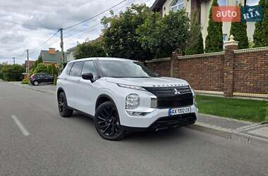 Внедорожник / Кроссовер Mitsubishi Outlander 2022 в 