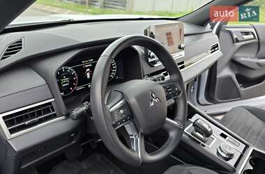 Внедорожник / Кроссовер Mitsubishi Outlander 2022 в 