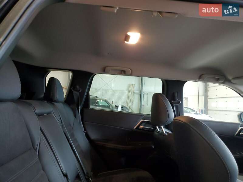 Внедорожник / Кроссовер Mitsubishi Outlander 2023 в Запорожье