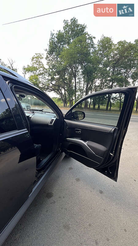 Внедорожник / Кроссовер Mitsubishi Outlander 2010 в Дружковке