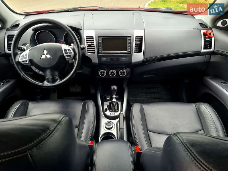 Позашляховик / Кросовер Mitsubishi Outlander 2010 в Білки