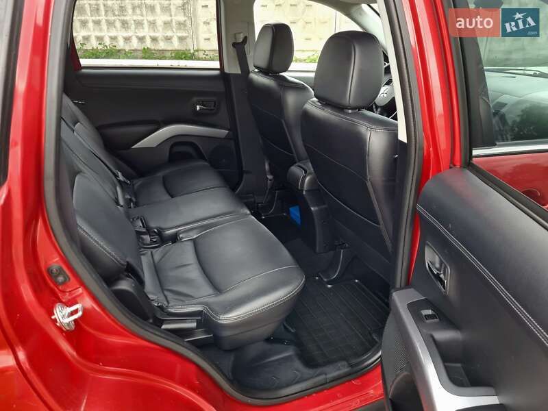 Позашляховик / Кросовер Mitsubishi Outlander 2010 в Білки