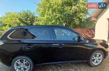 Внедорожник / Кроссовер Mitsubishi Outlander 2012 в Стрые