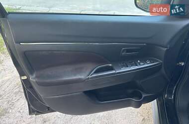 Внедорожник / Кроссовер Mitsubishi Outlander 2013 в 