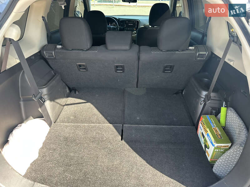 Внедорожник / Кроссовер Mitsubishi Outlander 2017 в Киеве фото 16 Внедорожник / Кроссовер Mitsubishi Outlander 2017 в Киеве