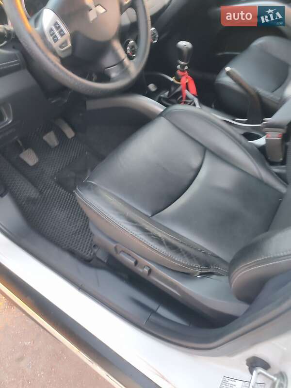 Внедорожник / Кроссовер Mitsubishi Outlander 2012 в Нежине