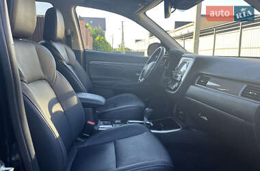 Внедорожник / Кроссовер Mitsubishi Outlander 2019 в 