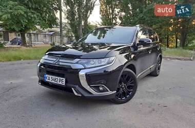 Внедорожник / Кроссовер Mitsubishi Outlander 2018 в 