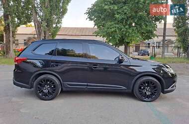 Внедорожник / Кроссовер Mitsubishi Outlander 2018 в 