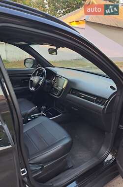 Внедорожник / Кроссовер Mitsubishi Outlander 2018 в 