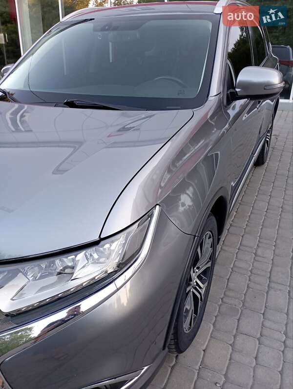 Позашляховик / Кросовер Mitsubishi Outlander 2017 в Запоріжжі
