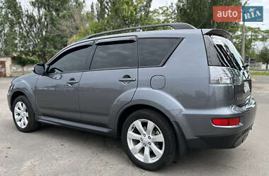 Внедорожник / Кроссовер Mitsubishi Outlander 2011 в 