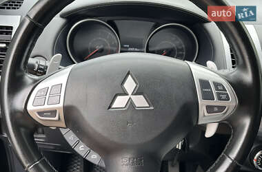 Внедорожник / Кроссовер Mitsubishi Outlander 2011 в 
