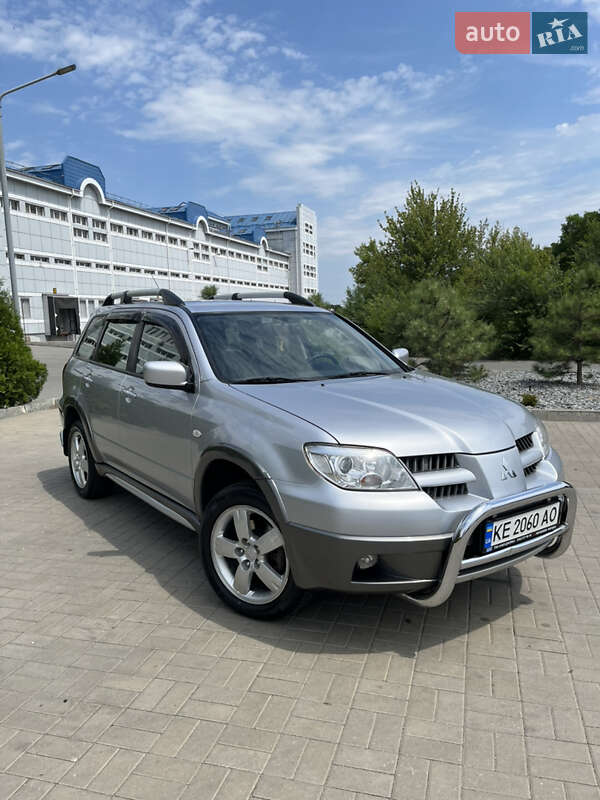 Внедорожник / Кроссовер Mitsubishi Outlander 2004 в 