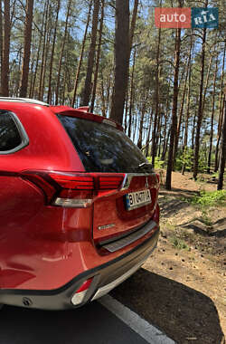 Внедорожник / Кроссовер Mitsubishi Outlander 2017 в 