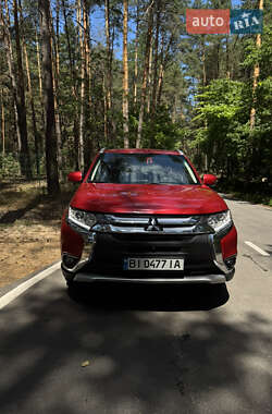 Внедорожник / Кроссовер Mitsubishi Outlander 2017 в 