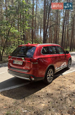 Внедорожник / Кроссовер Mitsubishi Outlander 2017 в 