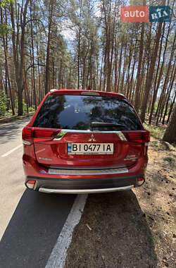 Внедорожник / Кроссовер Mitsubishi Outlander 2017 в 