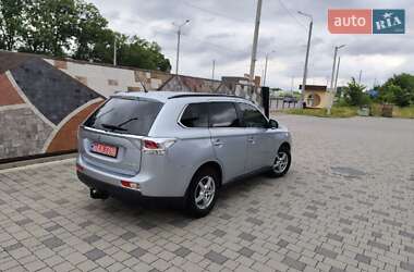 Внедорожник / Кроссовер Mitsubishi Outlander 2013 в 