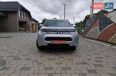 Внедорожник / Кроссовер Mitsubishi Outlander 2013 в 