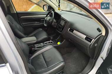 Внедорожник / Кроссовер Mitsubishi Outlander 2013 в 