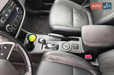 Внедорожник / Кроссовер Mitsubishi Outlander 2013 в 