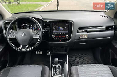 Внедорожник / Кроссовер Mitsubishi Outlander 2021 в 