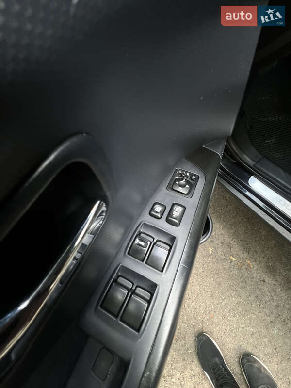 Внедорожник / Кроссовер Mitsubishi Outlander 2008 в Чернигове фото 18 Внедорожник / Кроссовер Mitsubishi Outlander 2008 в Чернигове