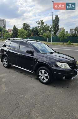 Внедорожник / Кроссовер Mitsubishi Outlander 2006 в Киеве