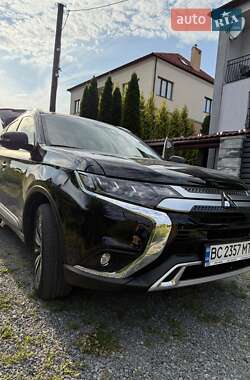 Позашляховик / Кросовер Mitsubishi Outlander 2021 в Львові