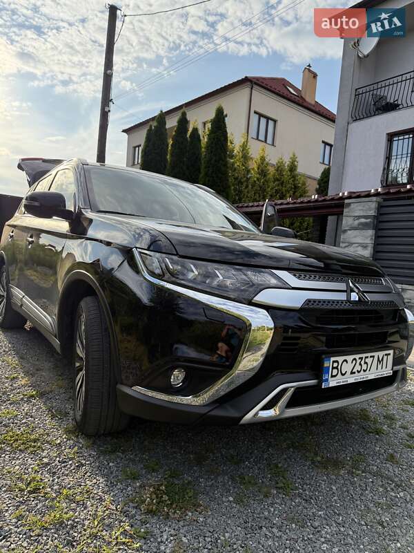 Mitsubishi Outlander 2021