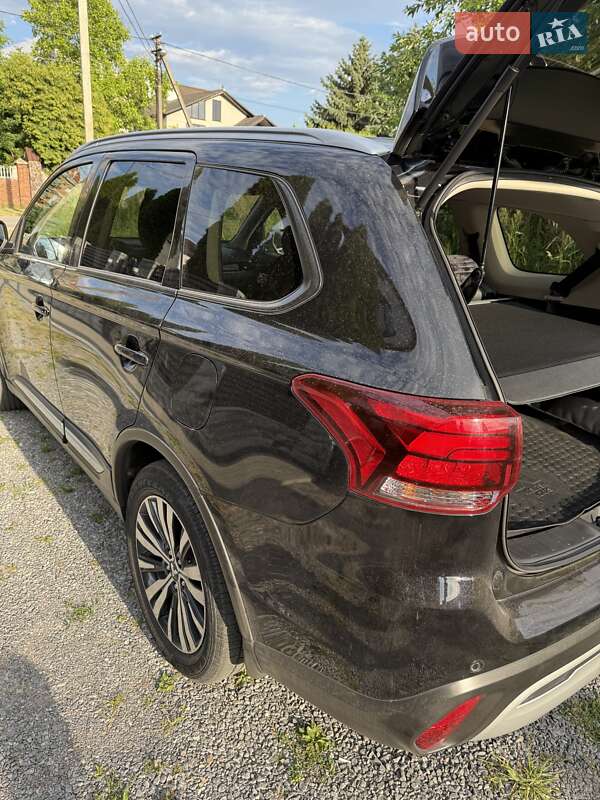 Позашляховик / Кросовер Mitsubishi Outlander 2021 в Львові